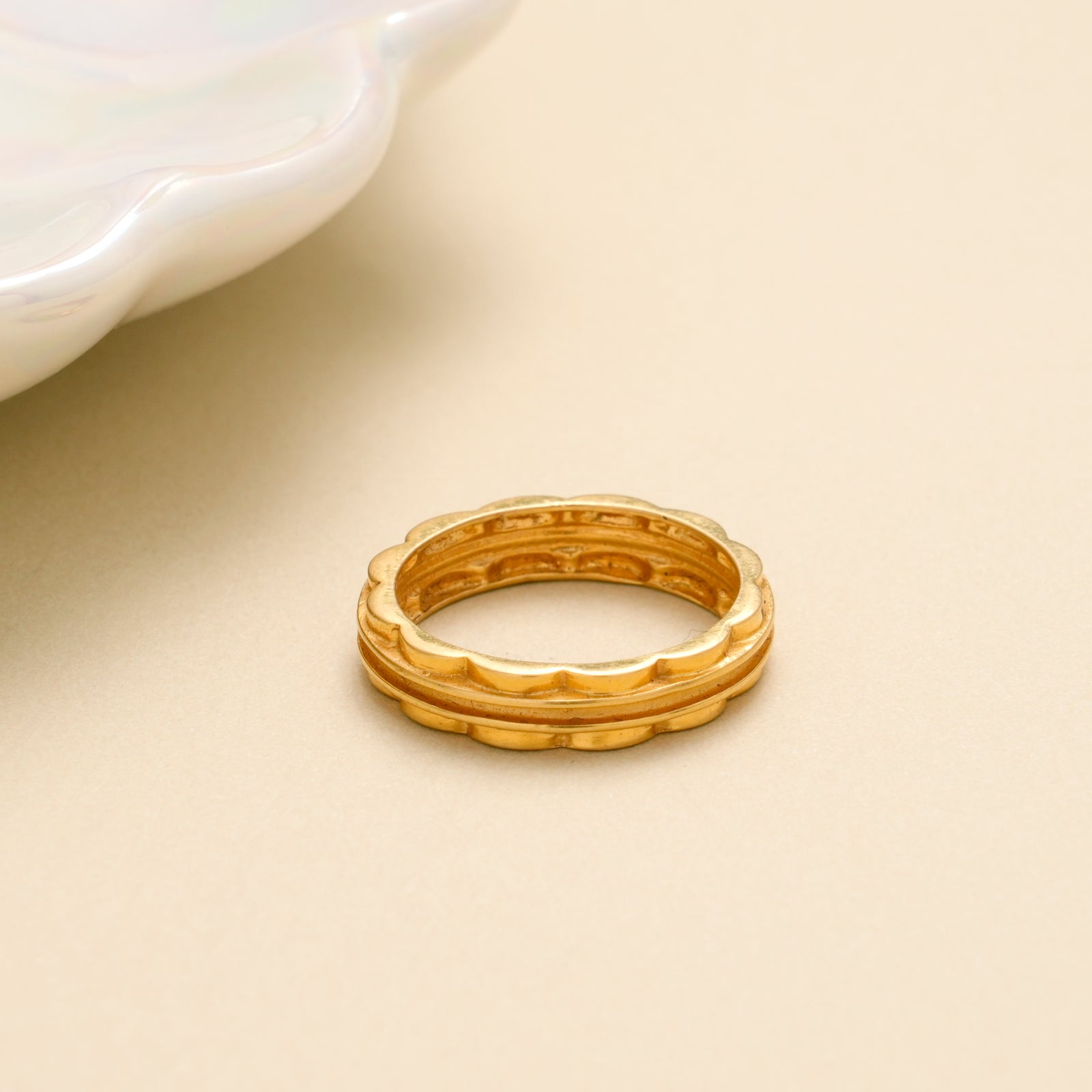 Classic Dual Layer Scallop Gold Band Ring