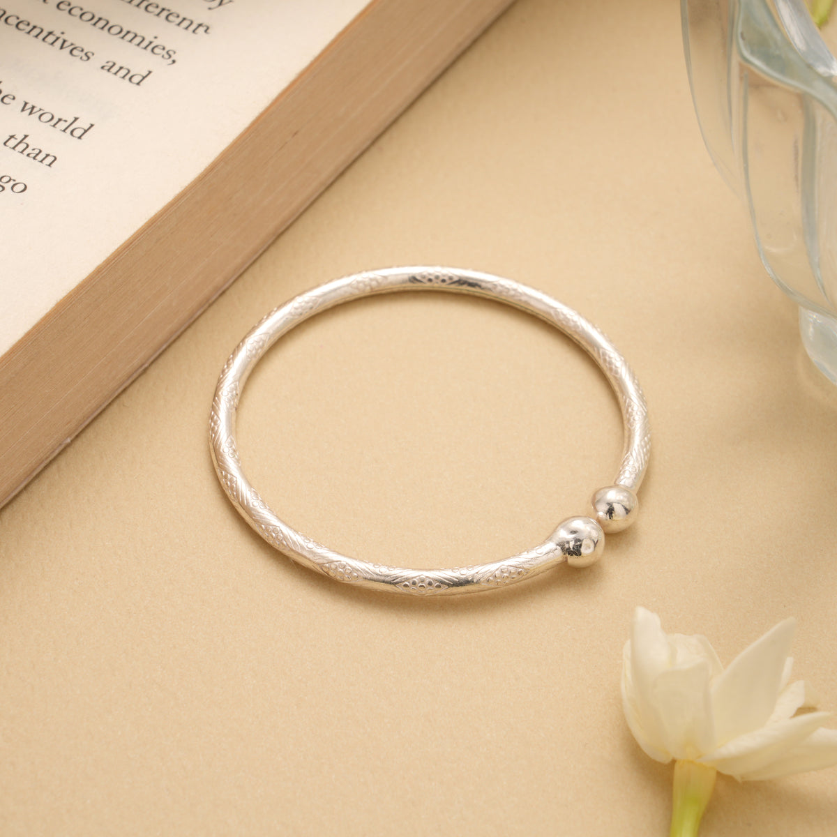 Minimalist Floral Design Adjustable Silver Bangle