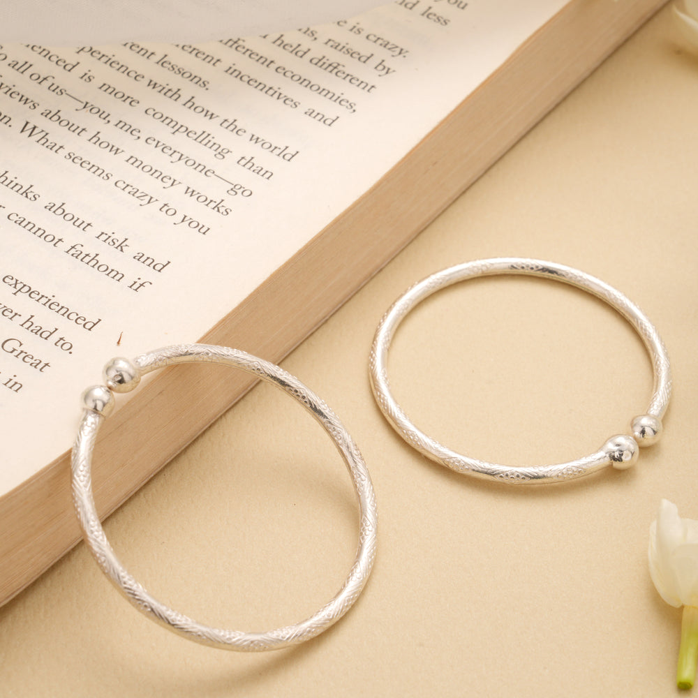 Minimalist Floral Design Adjustable Silver Bangle