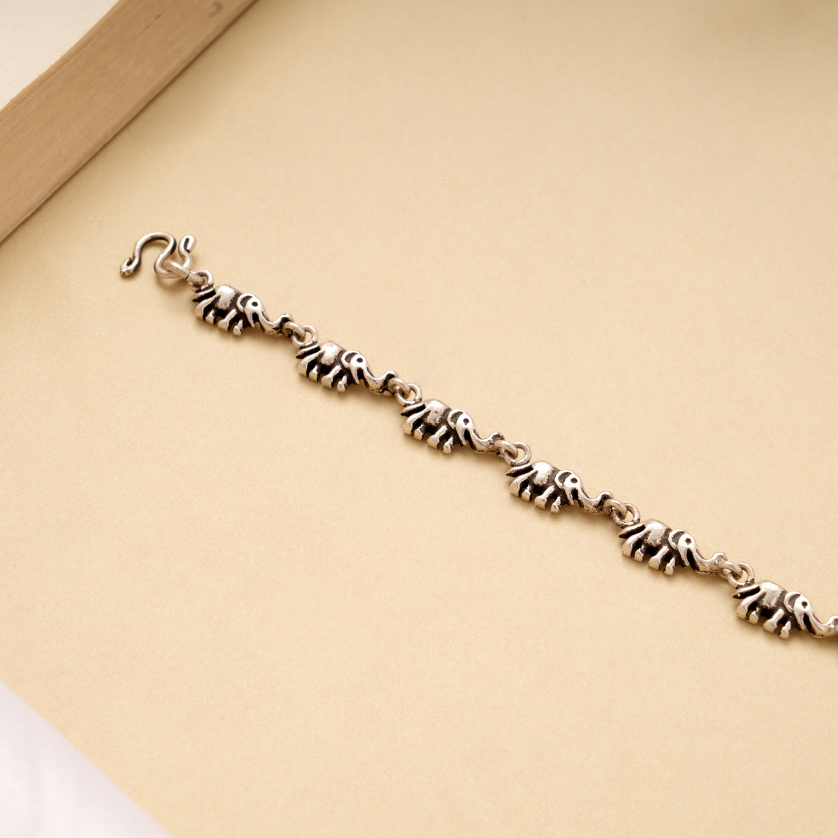 Antique Elephant Motif Link Silver Bracelet
