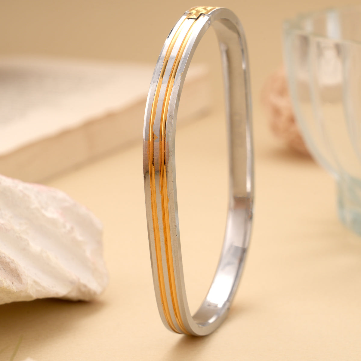 Heritage Square Pattern Golden Line Kada