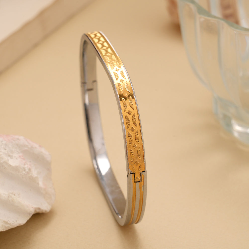 Heritage Square Pattern Golden Line Kada