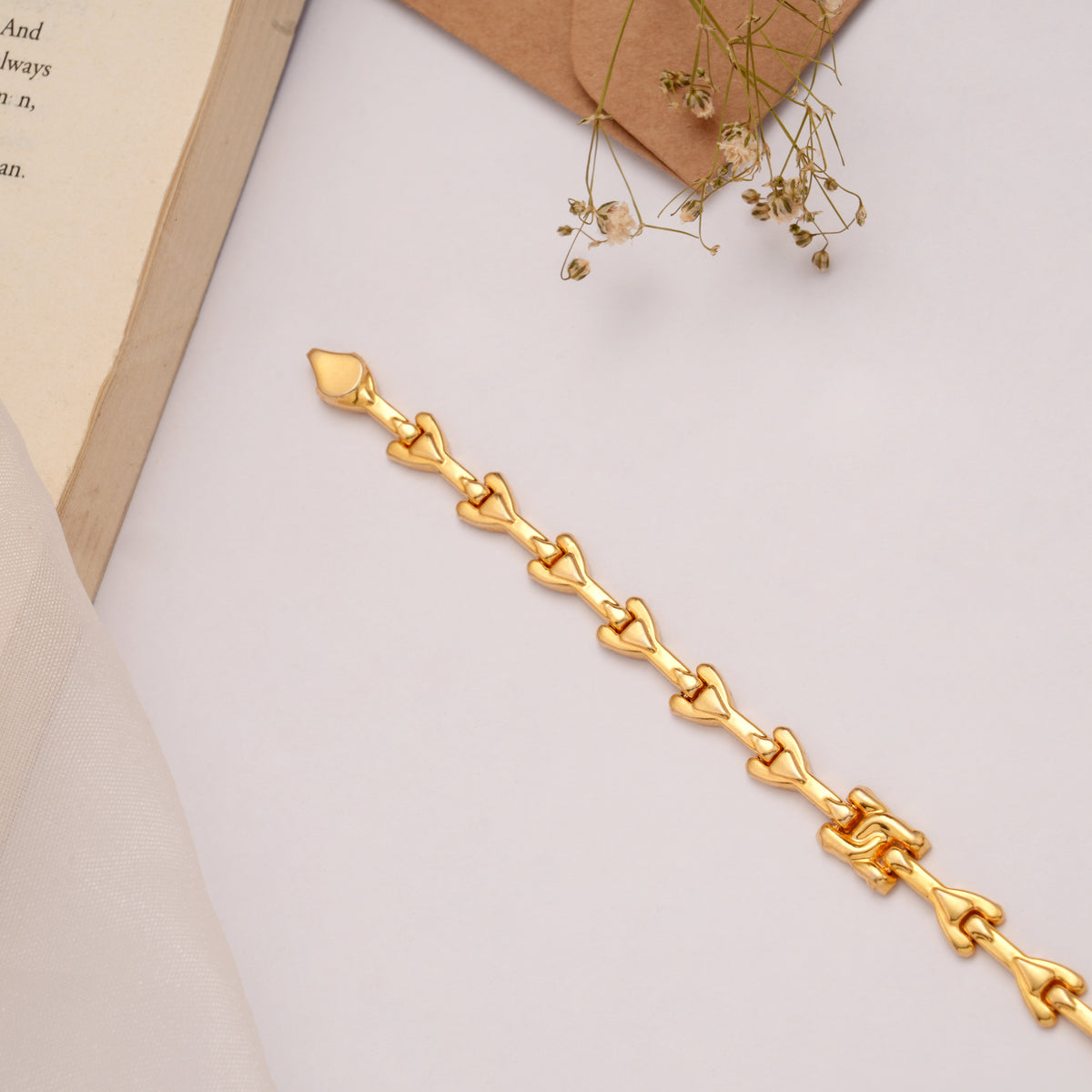 Romantic Golden Arrow Shaped Women's Bracelet