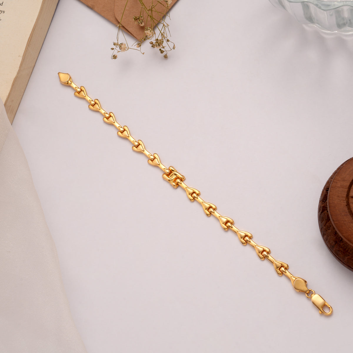 Romantic Golden Arrow Shaped Women's Bracelet