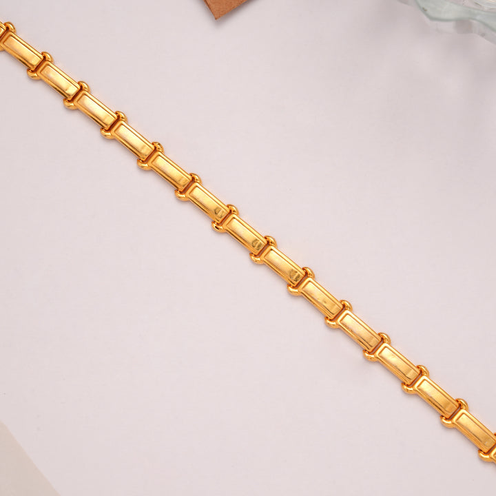 Minimal Curved Link Design Golden Bracelet