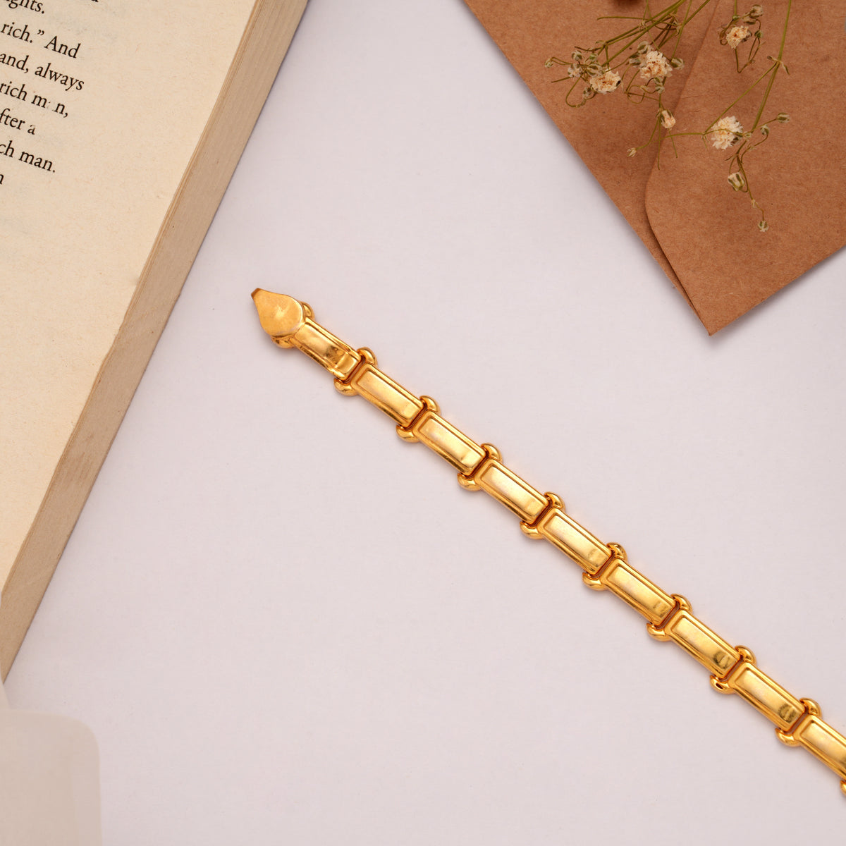 Minimal Curved Link Design Golden Bracelet