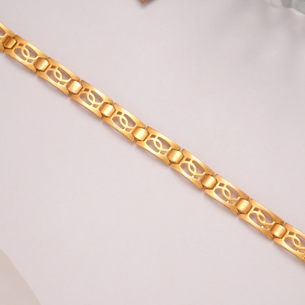 Classic Golden Interlocking Pattern Bracelet