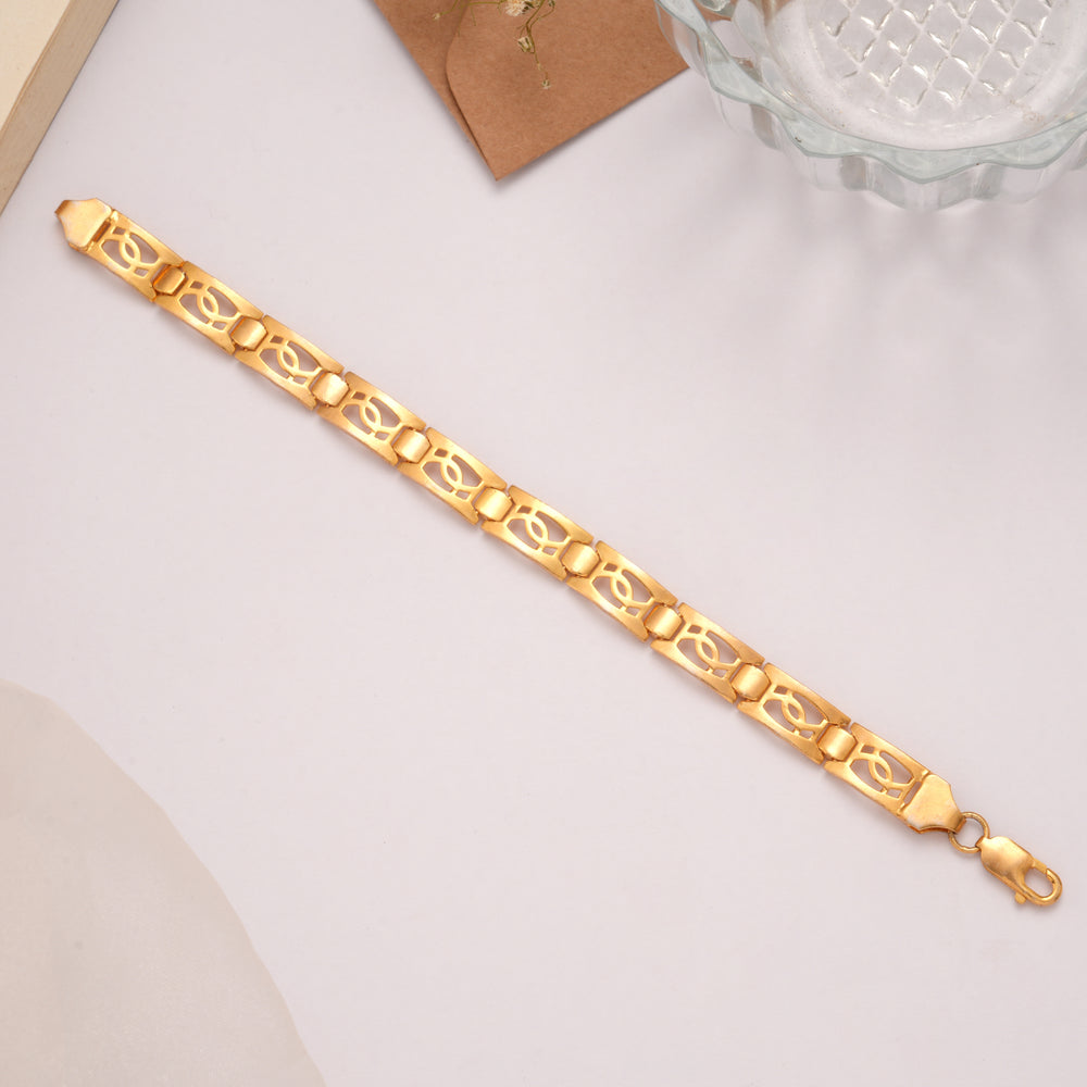 Classic Golden Interlocking Pattern Bracelet