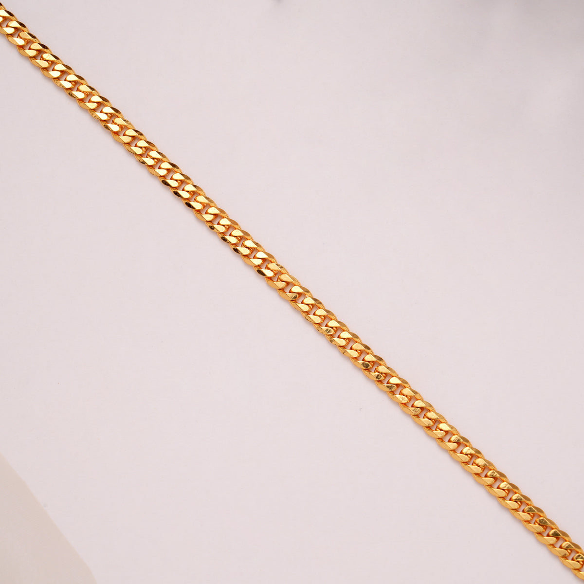 Heritage Thin Curb Golden Bracelet
