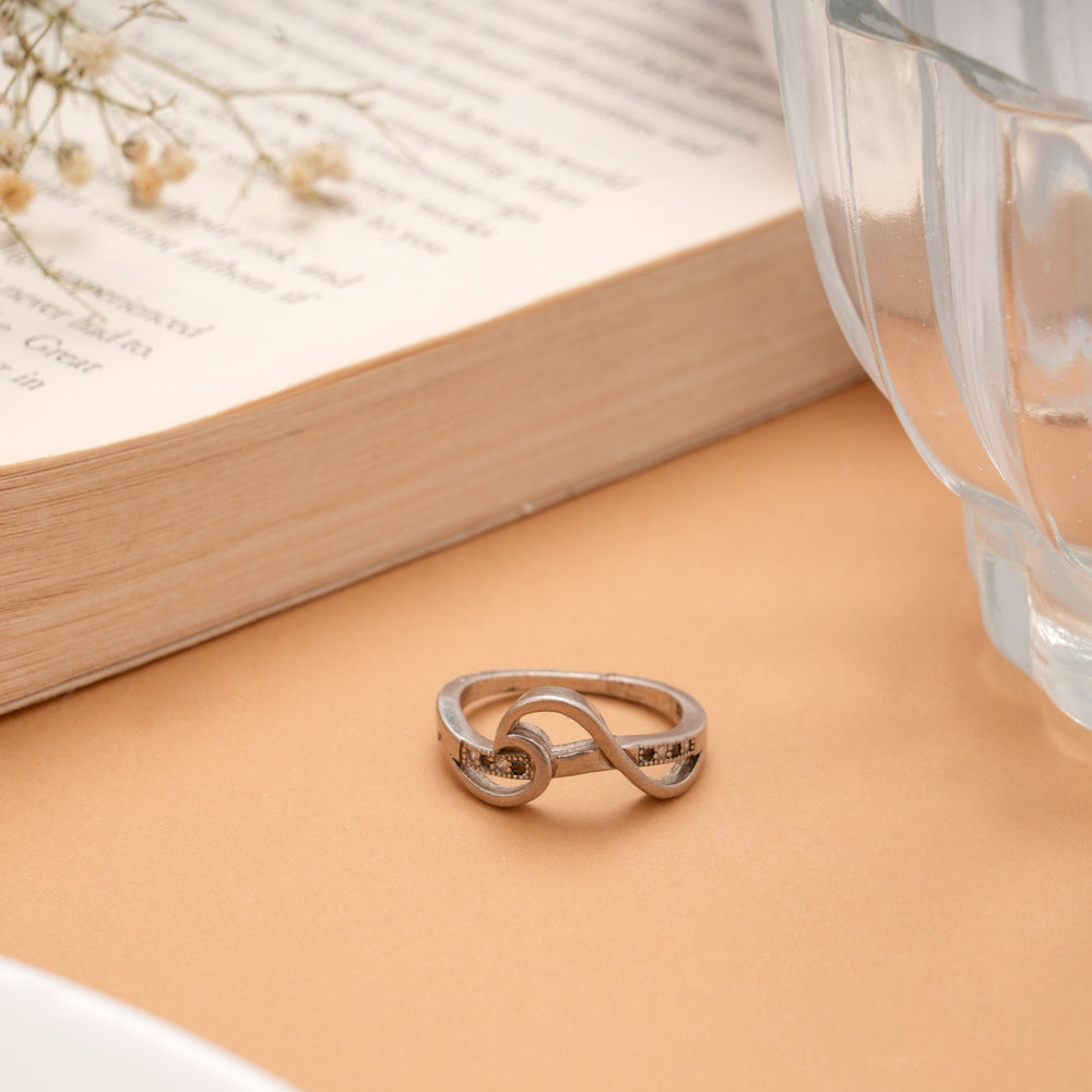 Classic Twisted Curved Design Stone Silver Ring