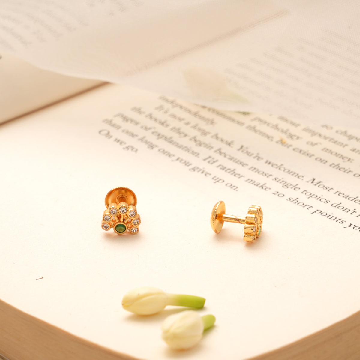 Sun Burst Floral Kundan Golden Stud