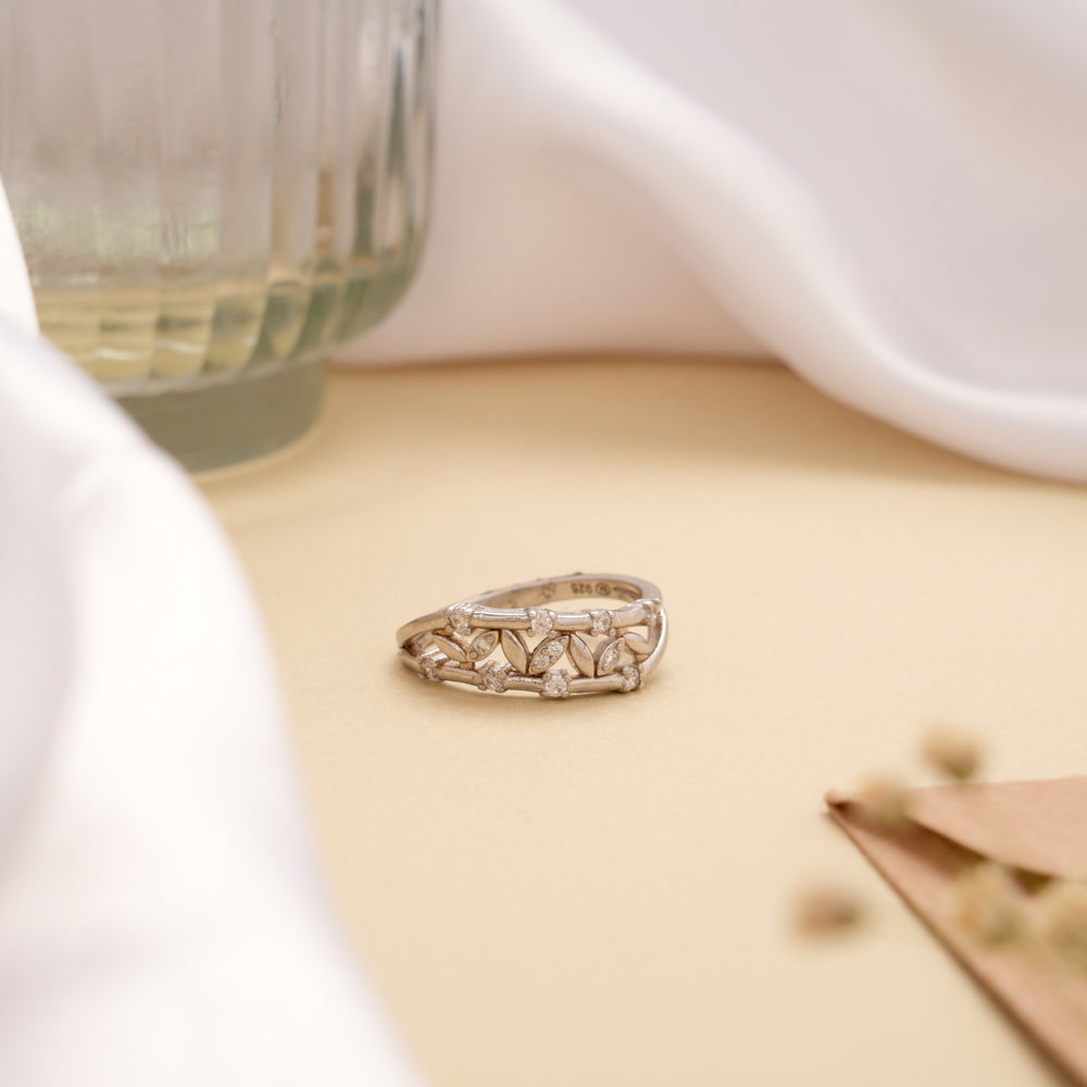 Trendy Leaf Pattern Silver Ring