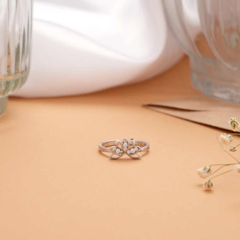 Delicate Lotus Flower Design Silver Ring