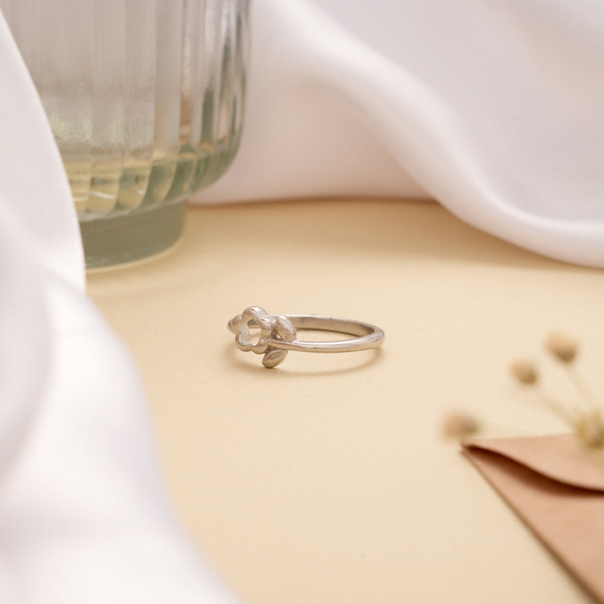 Sleek Floral Pattern Silver Ring