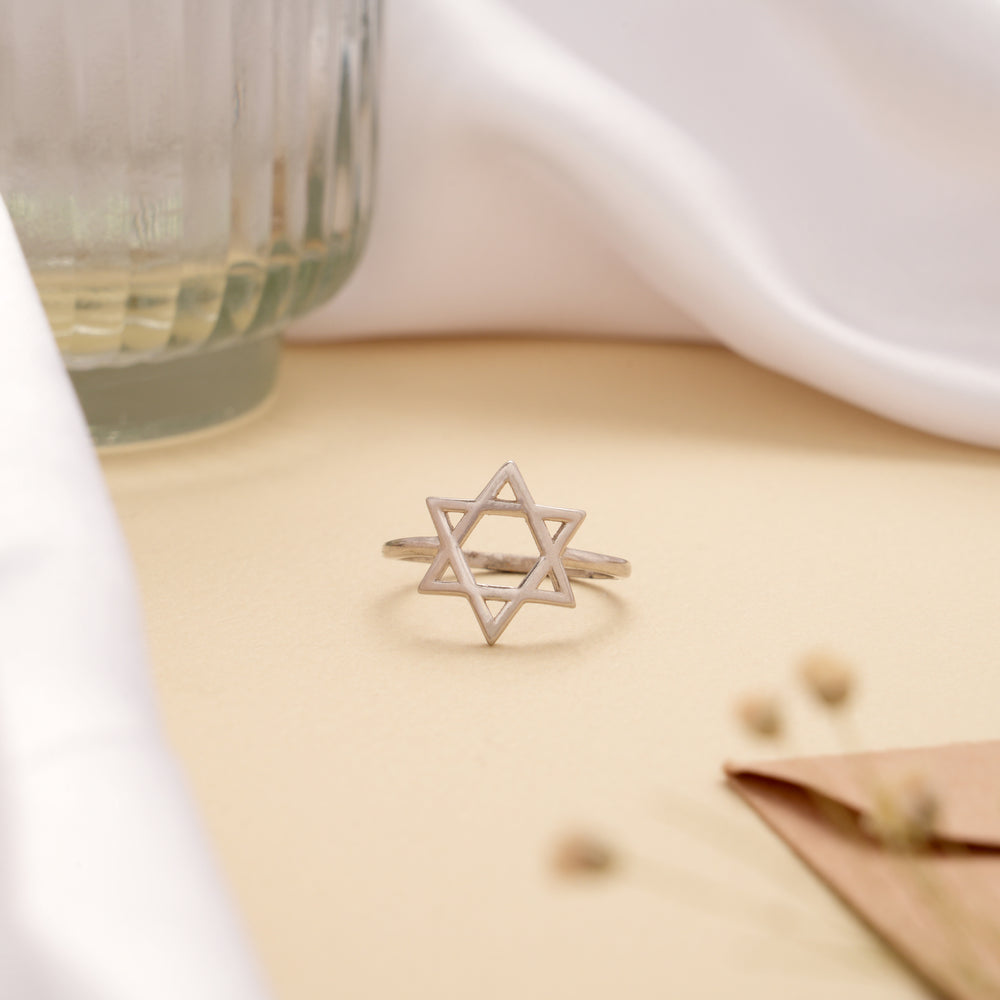 Sleek Silver Star Design Men’s Ring