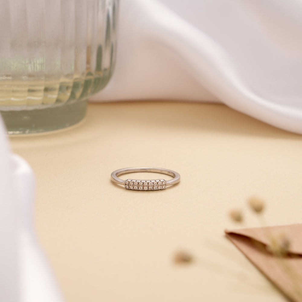 Elegant Linear Band Design Silver Ring