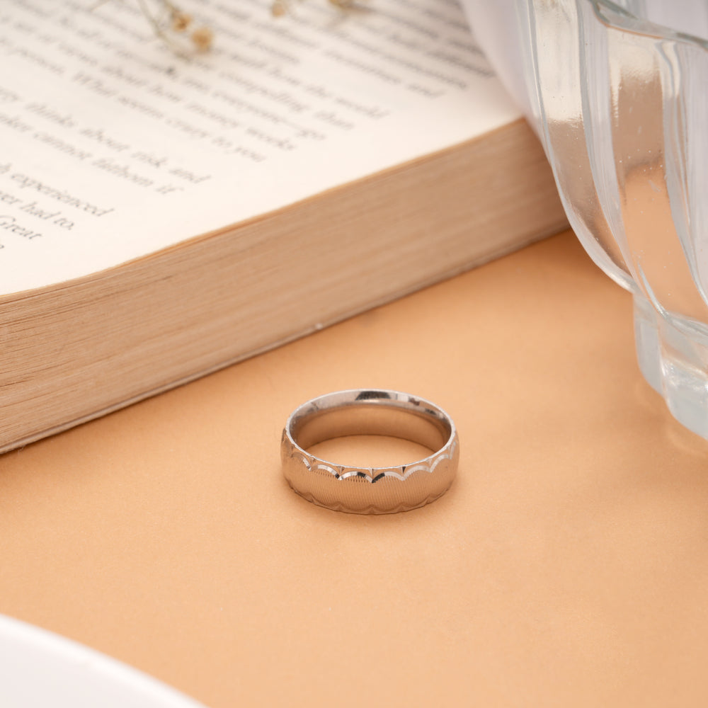 Majestic Interlink Design Silver Ring