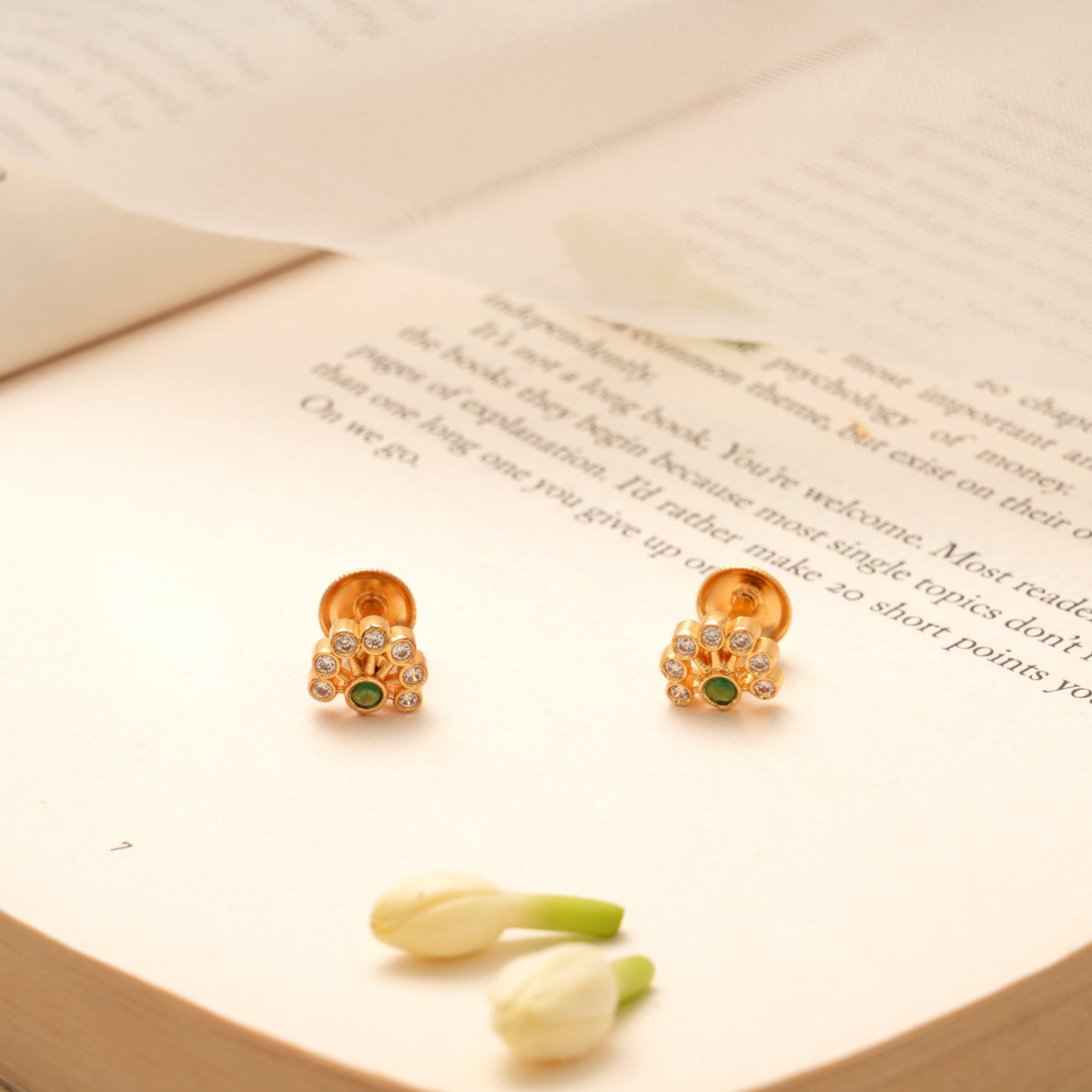Sun Burst Floral Kundan Golden Stud