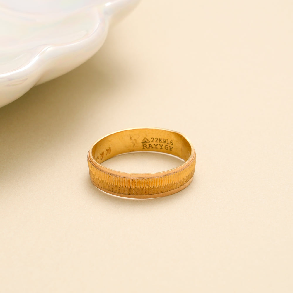 Classic Line Pattern Gold Ring