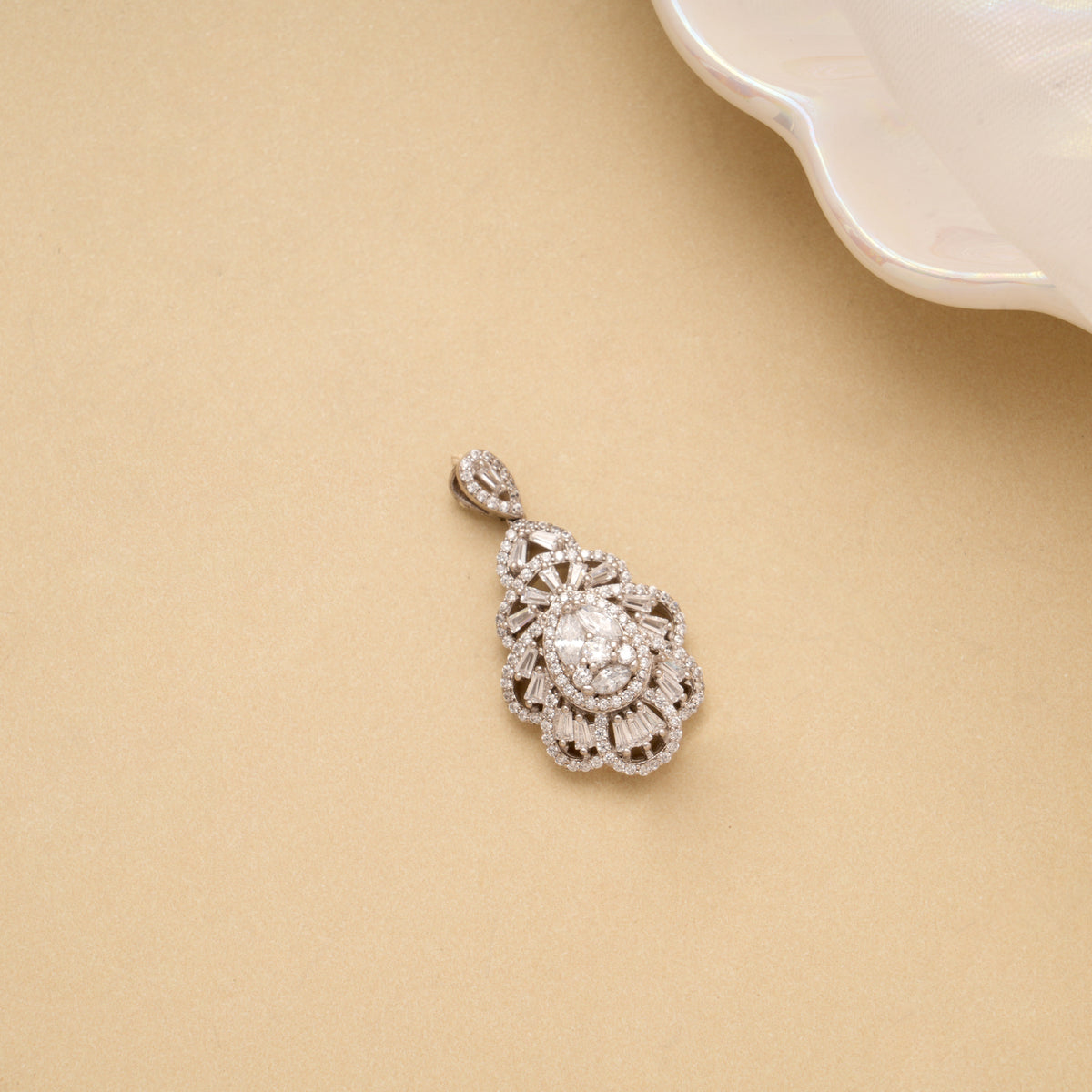 Minimal Grand Stone Design Silver Pendant