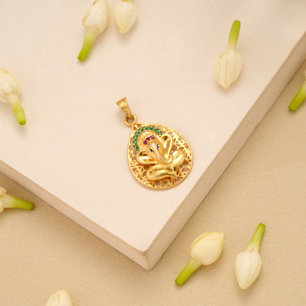 Leaf Vinayagar Golden Pendant