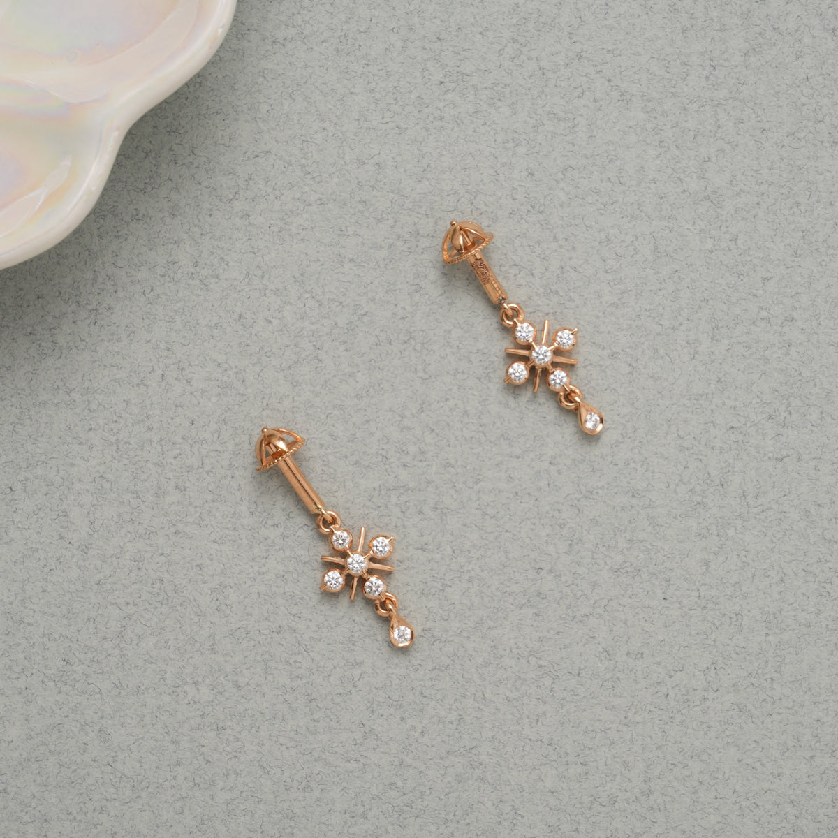 Shining Flower with Dangle Diamond Koppu