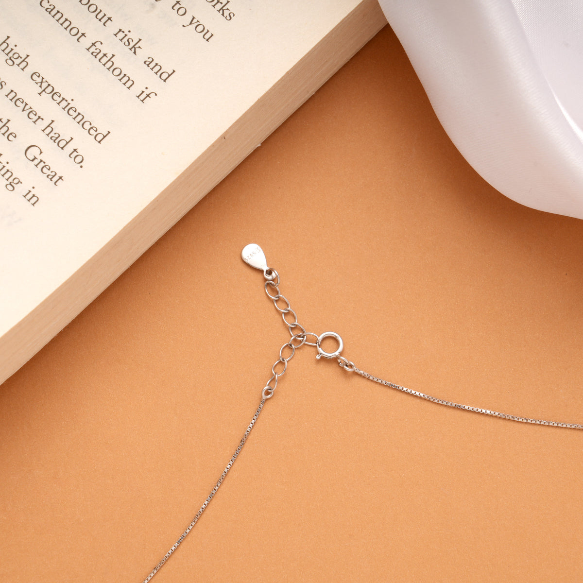 Delicate Circle Shimmering Design Silver Chain
