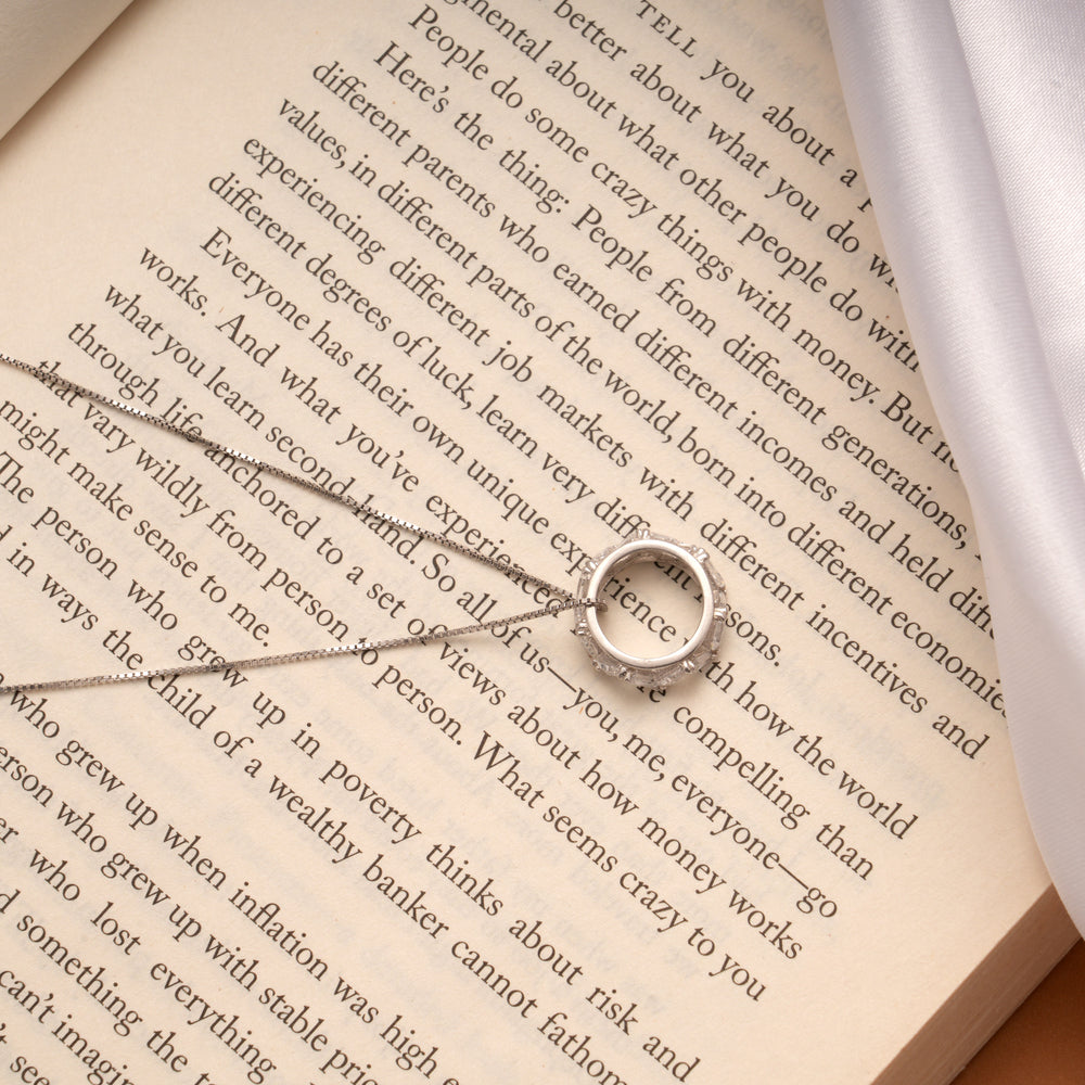 Delicate Circle Shimmering Design Silver Chain