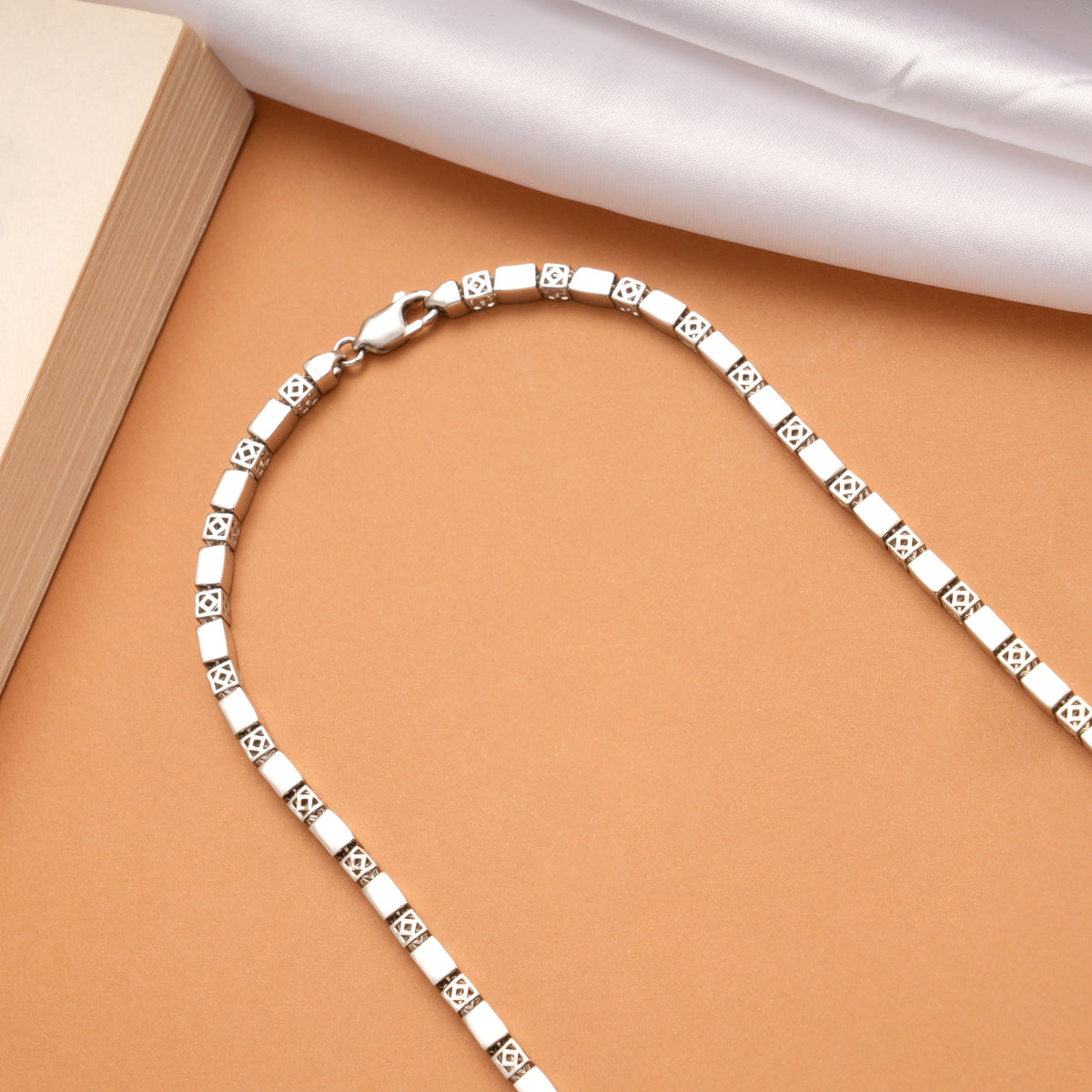 Modern Silver Box Link Patterned Men’s Chain