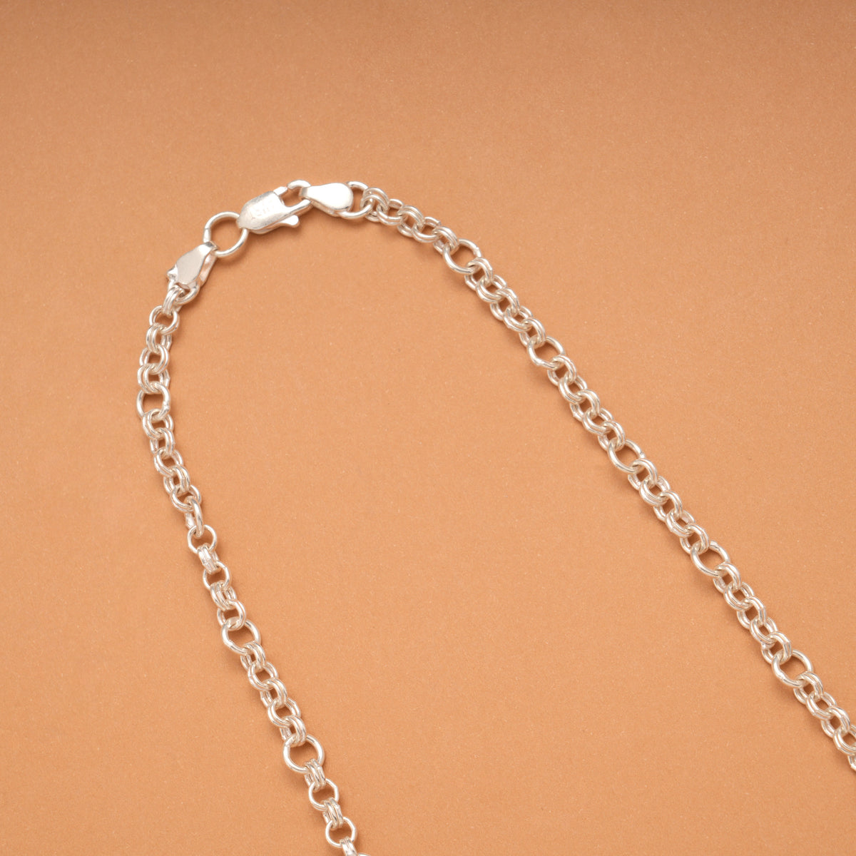 Sleek Silver Oval Link Chain