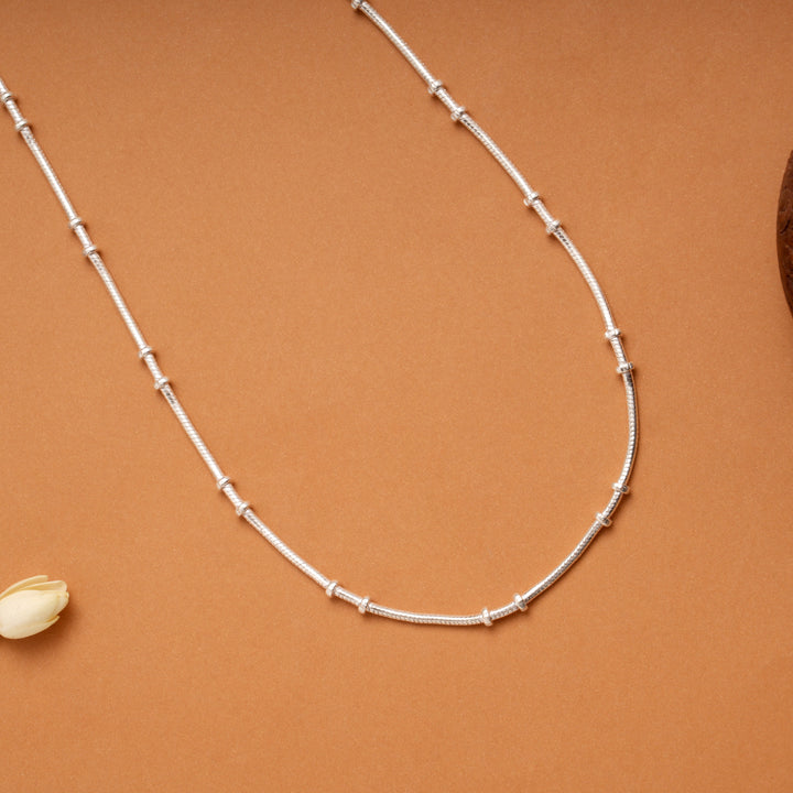 Sleek Pattern Satellite Silver Chain
