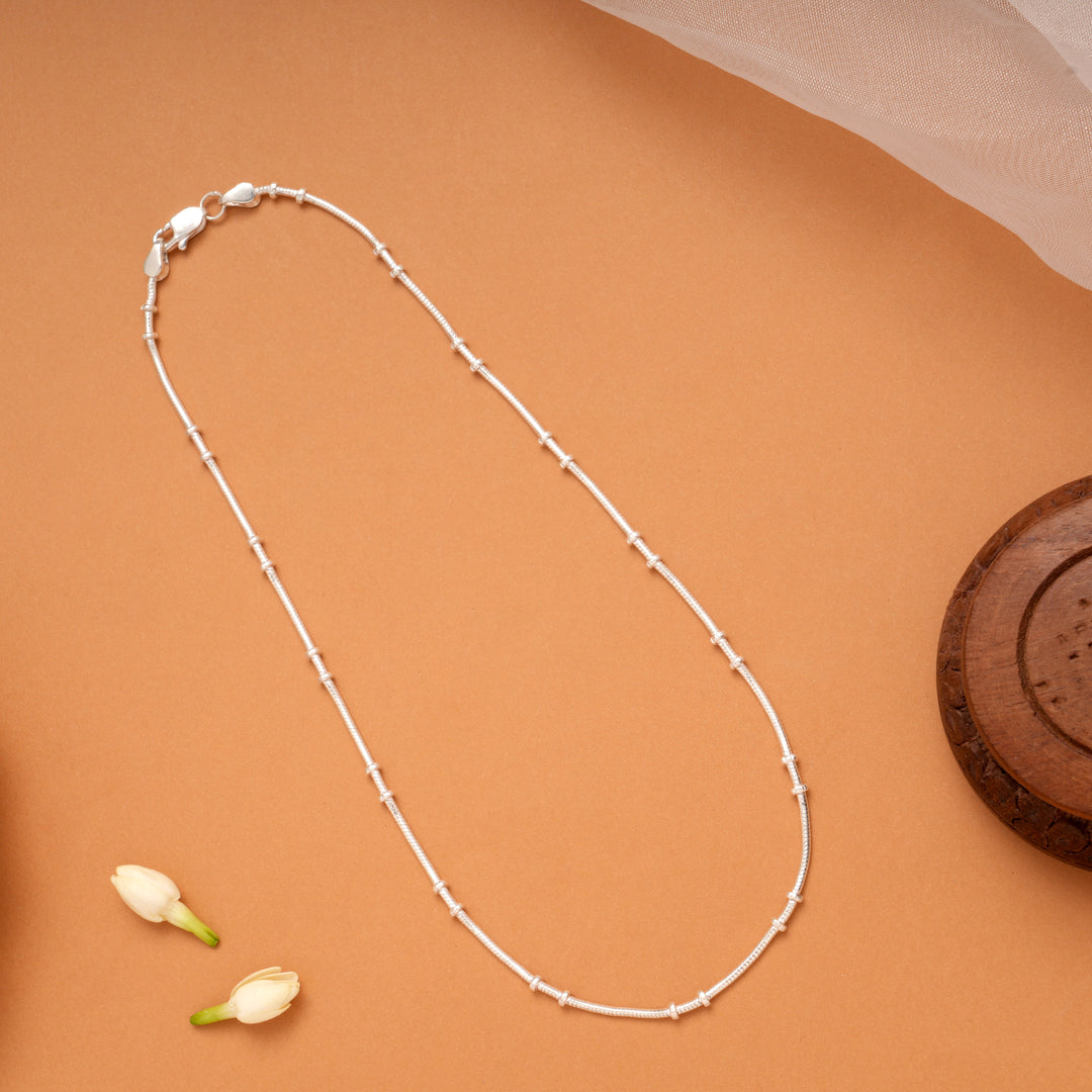 Sleek Pattern Satellite Silver Chain