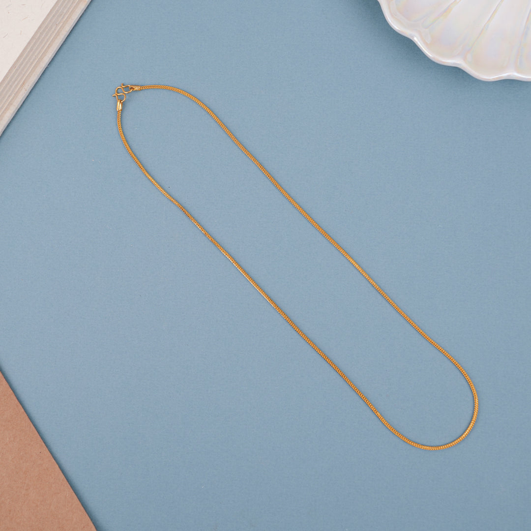 Sleek Rope Design Gold Chain