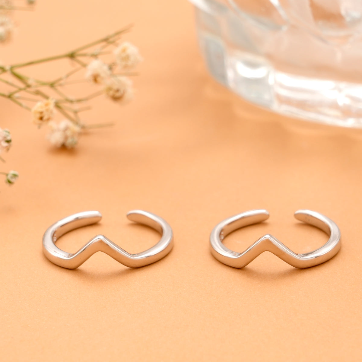 Beautiful V Shape Sleek Adjustable Toe Ring