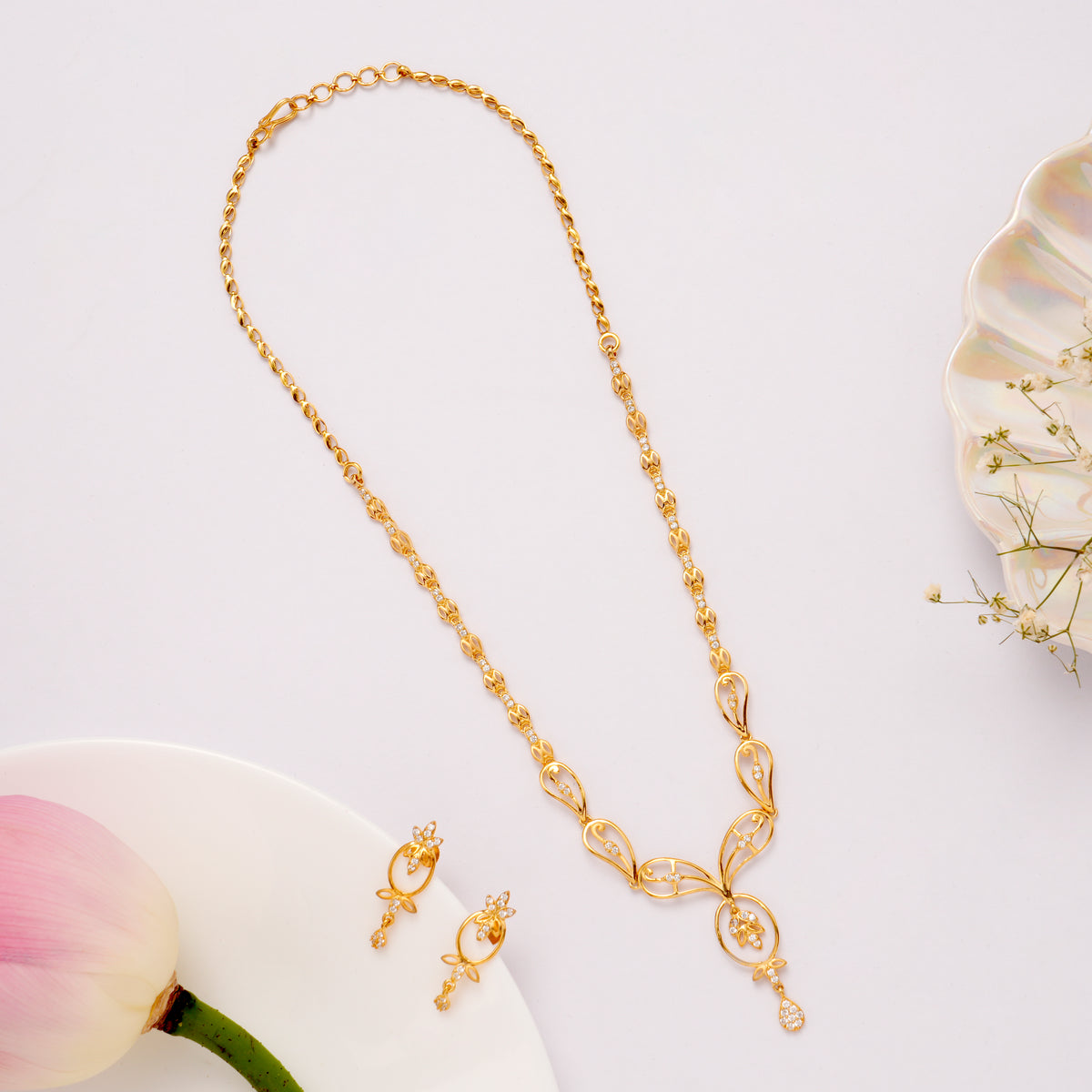 Flower Leaf Pattern Golden Necklace Set