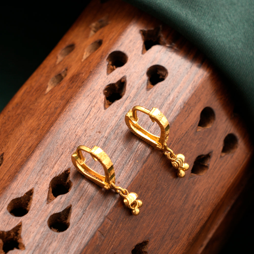 Gold Valaiyam Small Hoop Earring