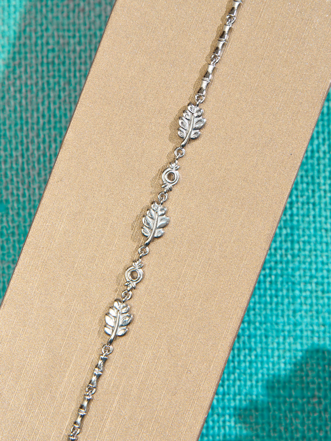 Leaf Carved Matte Kada
