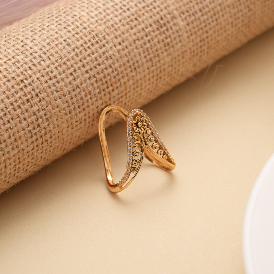 Aesthetic Floral Stone Golden Vanki Ring