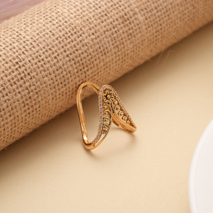 Aesthetic Floral Stone Golden Vanki Ring