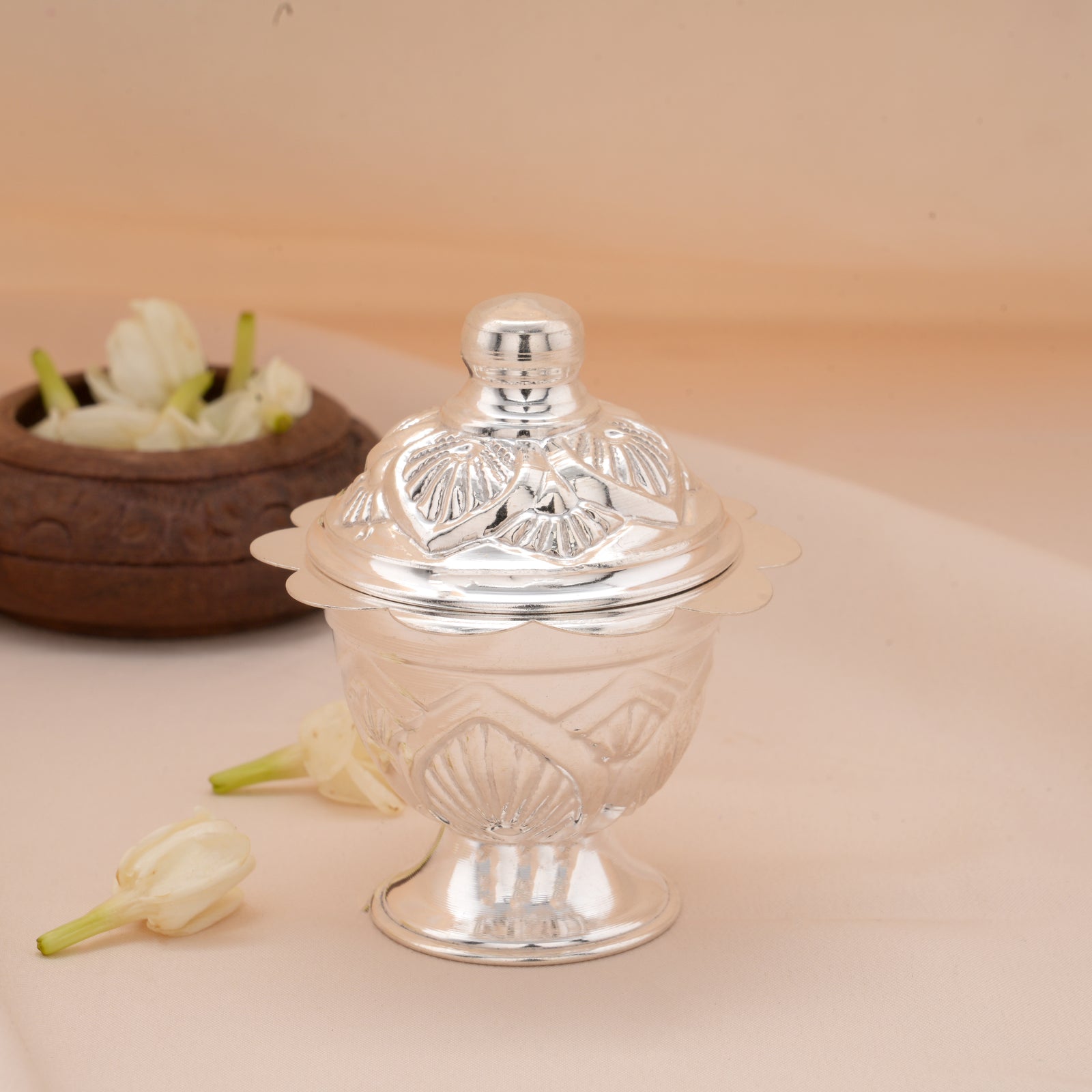 Stylish Design Silver Kumkum Chimil