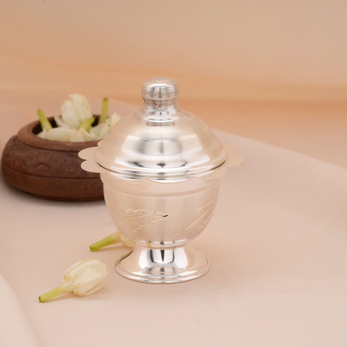 Classic Leaf Design Silver Kumkum Chimil