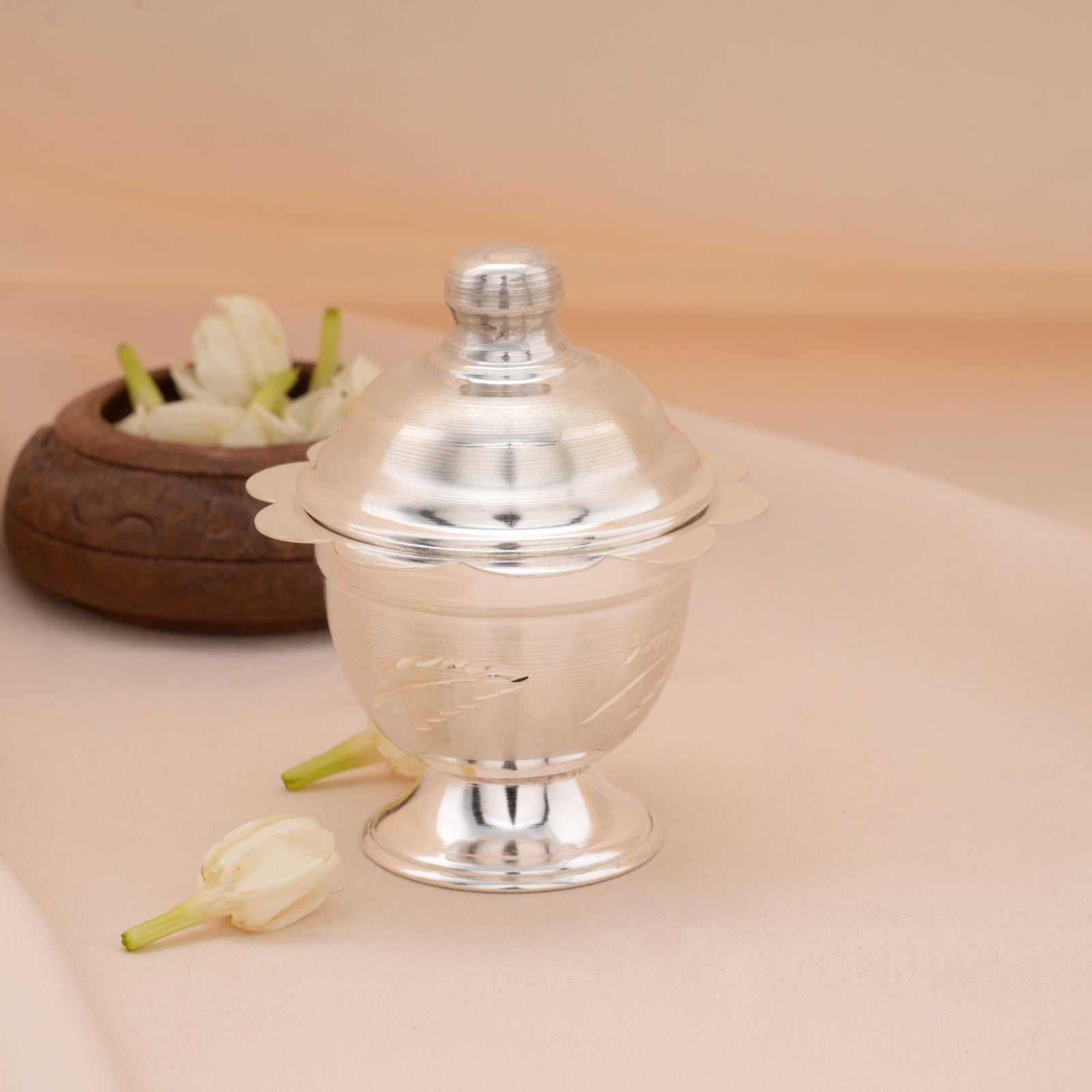 Classic Leaf Design Silver Kumkum Chimil