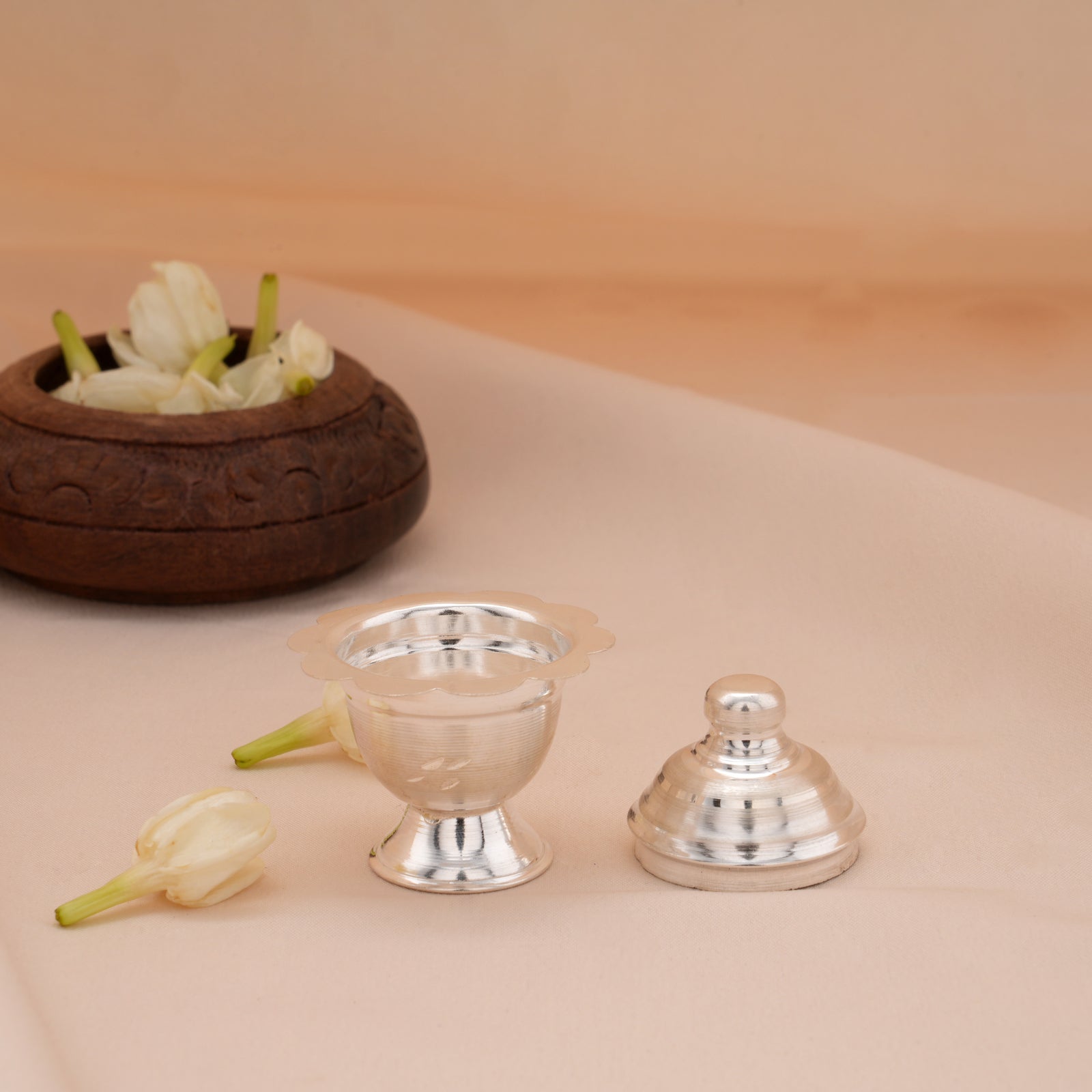 Cute Minimalist Design Silver Kumkum Chimil