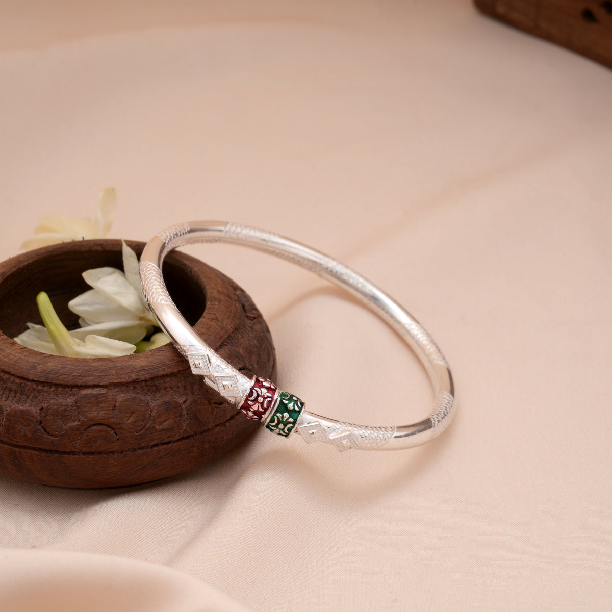 Stylish Dual Enamel Design Silver Bangle