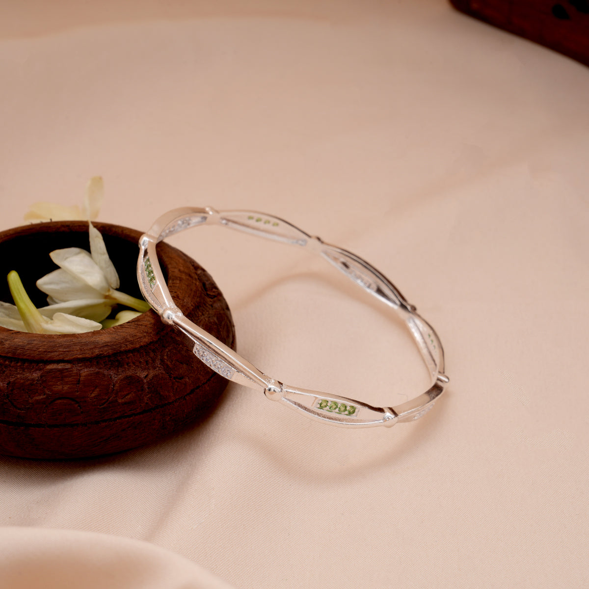 Classic Curve Design Silver Bangle Kappu