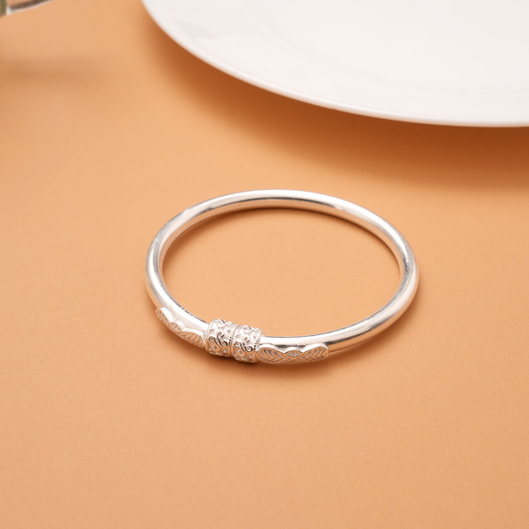 Sleek Intricate Plain Design Silver Bangles