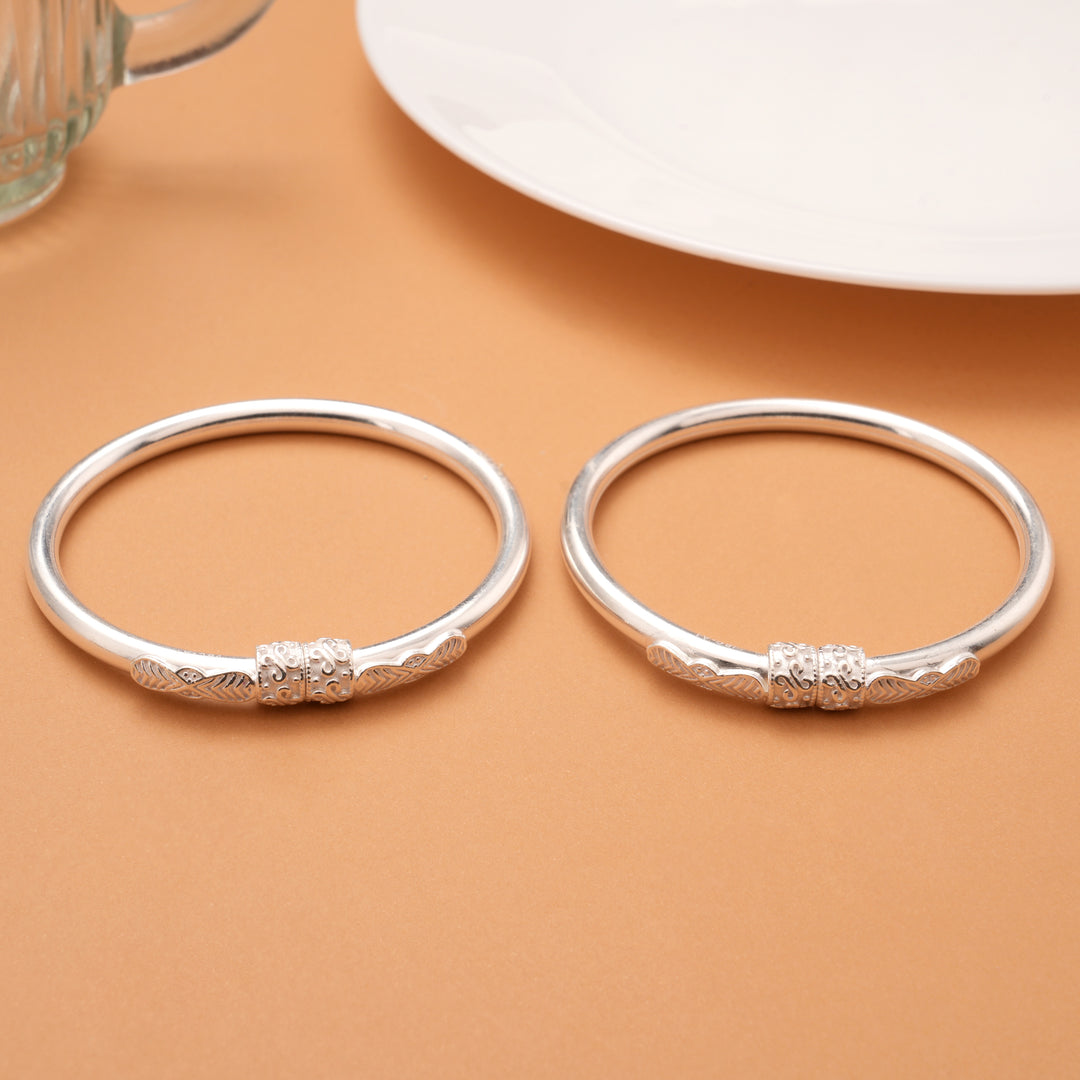 Sleek Intricate Plain Design Silver Bangles
