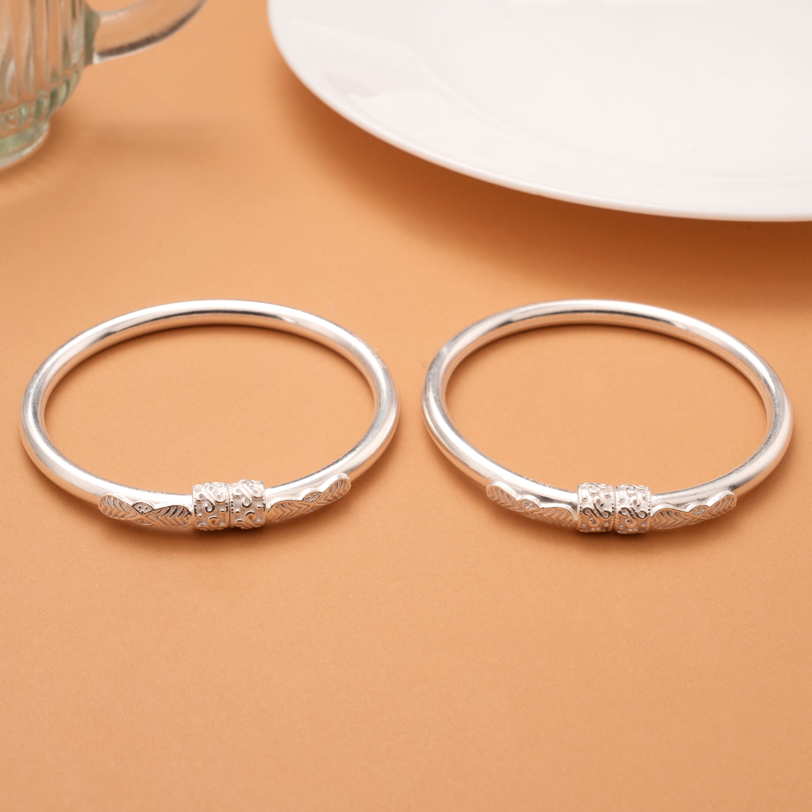 Sleek Intricate Plain Design Silver Bangles