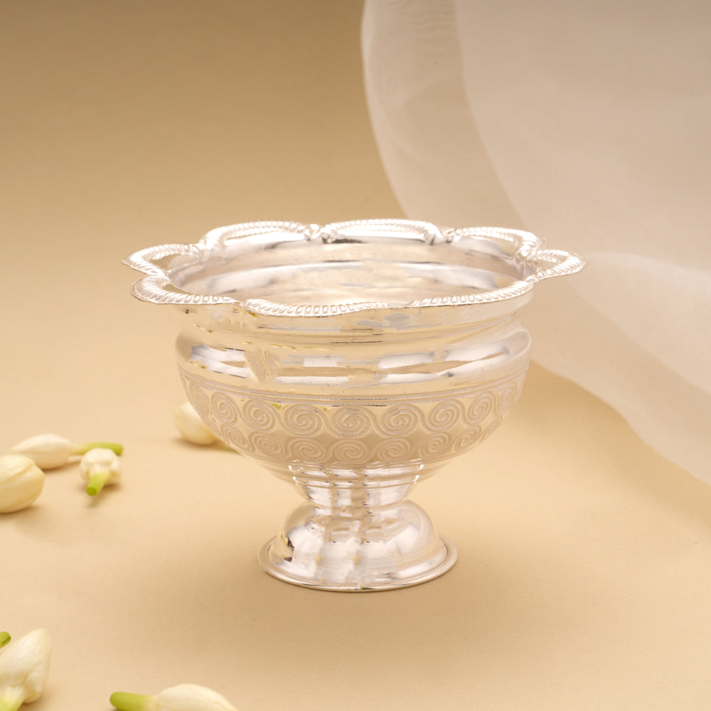 Regal Design Curved Swirl Silver Santhana Pela