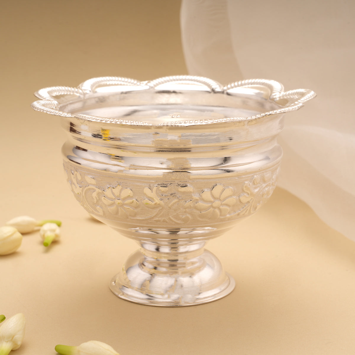 Stylish Blossom Silver Santhana Pela